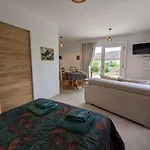 Moderne Avec Terrasse, Parking Et Wifi - Fr-1-653-262 Baignes-Sainte-Radegonde