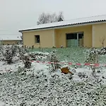 Moderne Avec Terrasse, Parking Et Wifi - Fr-1-653-262 Apartman