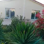 Moderne Avec Terrasse, Parking Et Wifi - Fr-1-653-262 * Baignes-Sainte-Radegonde