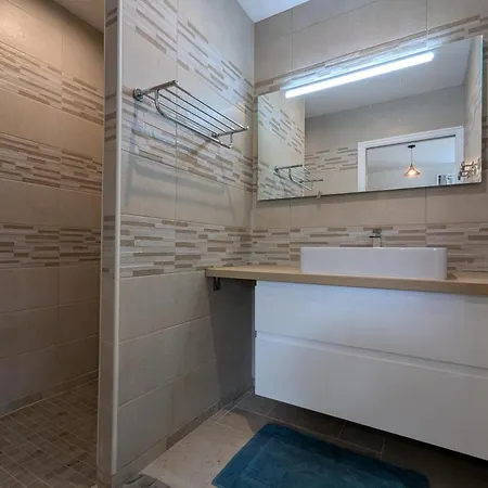 Apartment Moderne Avec Terrasse, Parking Et Wifi - Fr-1-653-262 *