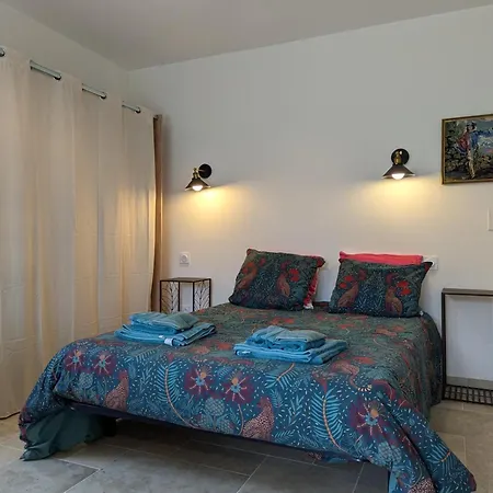 Moderne Avec Terrasse, Parking Et Wifi - Fr-1-653-262 * Baignes-Sainte-Radegonde