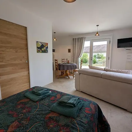 Moderne Avec Terrasse, Parking Et Wifi - Fr-1-653-262 Baignes-Sainte-Radegonde