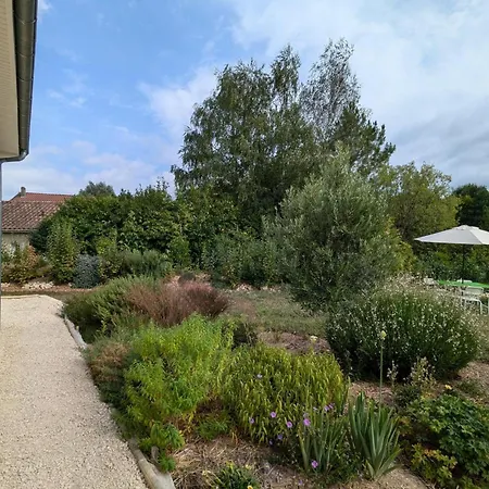 Moderne Avec Terrasse, Parking Et Wifi - Fr-1-653-262 * Baignes-Sainte-Radegonde