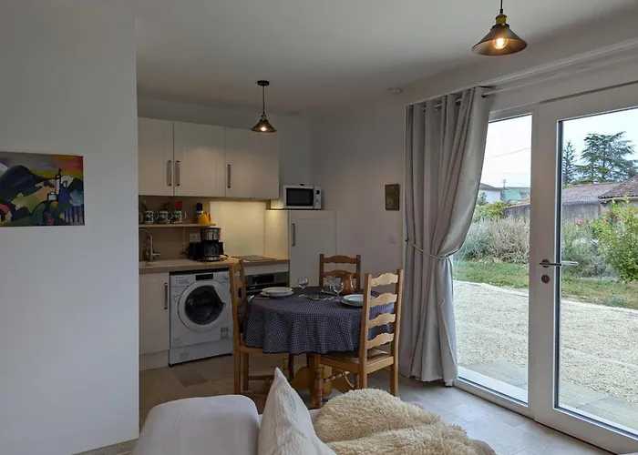 Moderne Avec Terrasse, Parking Et Wifi - Fr-1-653-262 Baignes-Sainte-Radegonde