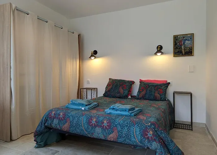 Moderne Avec Terrasse, Parking Et Wifi - Fr-1-653-262 * Baignes-Sainte-Radegonde