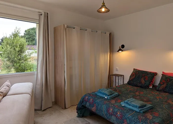 Moderne Avec Terrasse, Parking Et Wifi - Fr-1-653-262 * Baignes-Sainte-Radegonde